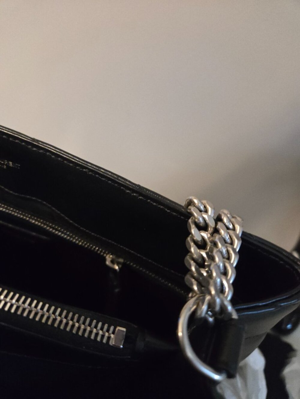 Authentic Yves Saint Laurent Medium Matelasse Leather Loulou Shoulder Bag - Picture 9 of 10